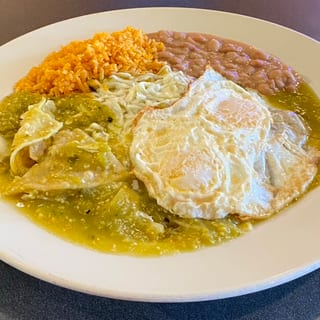Chilaquiles con Huevos