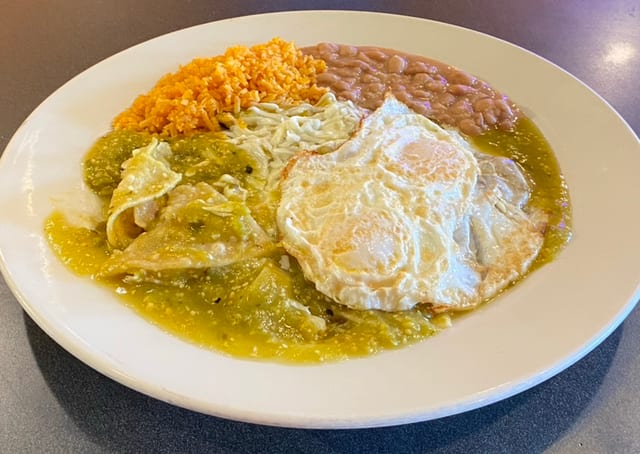 Chilaquiles Con Huevos.